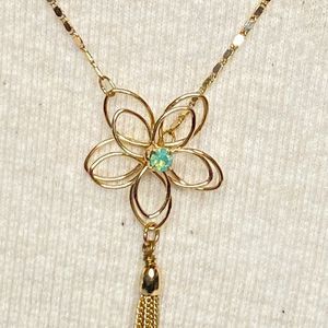 💎Liz Claiborne C Pendant Gold Tone Open Flower Green Stone Chain Necklace